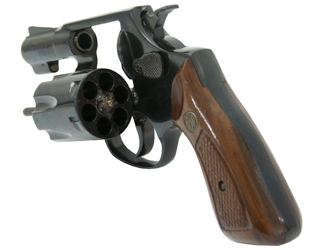 Revolver Rossi 028 Calibre 32, 6 Tiros, 002